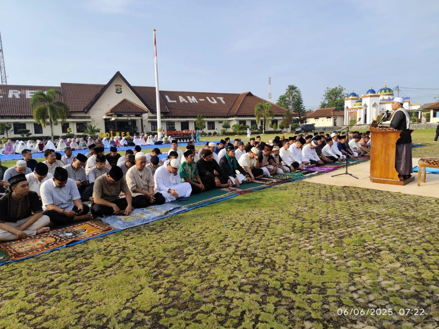 Polres Lampung Utara Gelar Sholat Idul Adha 1446 H Bersama Masyarakat