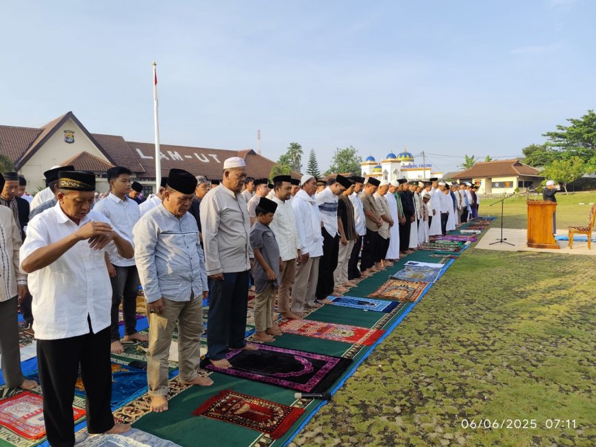 Polres Lampung Utara Gelar Sholat Idul Adha 1446 H Bersama Masyarakat
