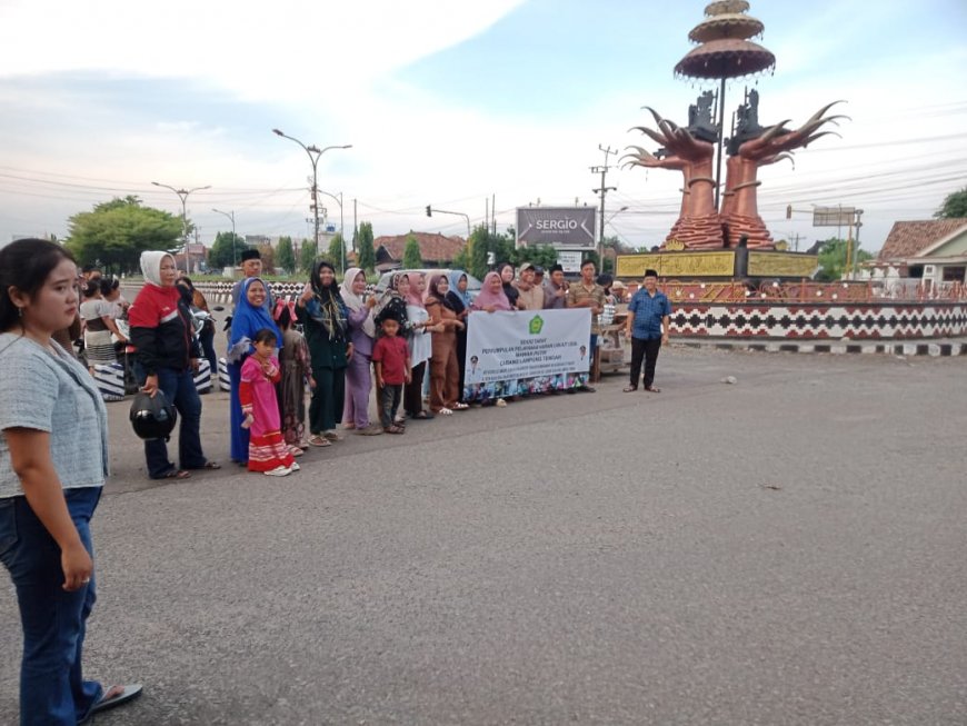 Momen Haru: Yayasan PHLU Lampung Tengah Berbagi 250 Nasi Kotak di Aksi Jum’at Berkah