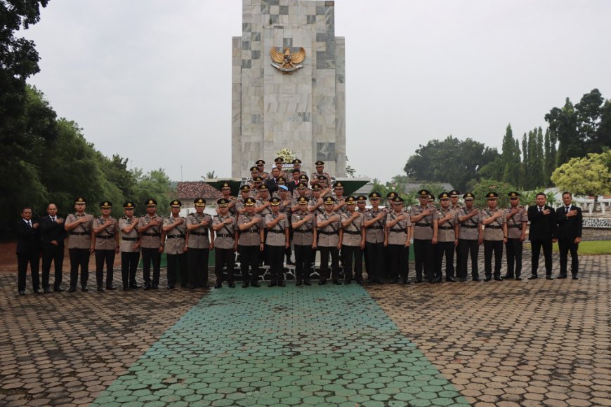 Peringati Hari Bhayangkara ke-79, Polres Lampung Utara Gelar Ziarah dan Tabur Bunga di TMP