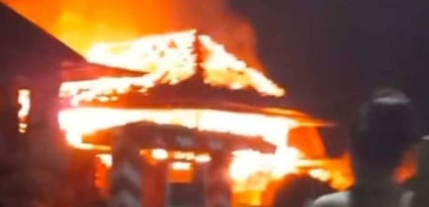 Si Jago Merah Lalap Toko Kelontong dan Rumah Warga di Ulak Rengas